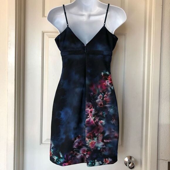 NWOT Bebe Amanda Print Deep V Scuba Mini Dress - Picture 16 of 16